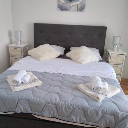 Romance Apartment Подстрана Екстериор снимка