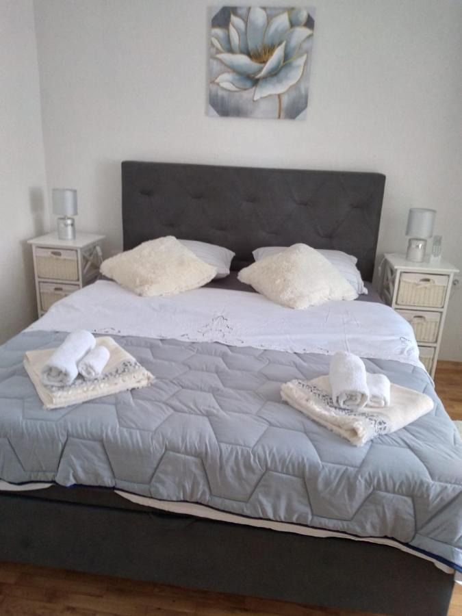 Romance Apartment Подстрана Екстериор снимка